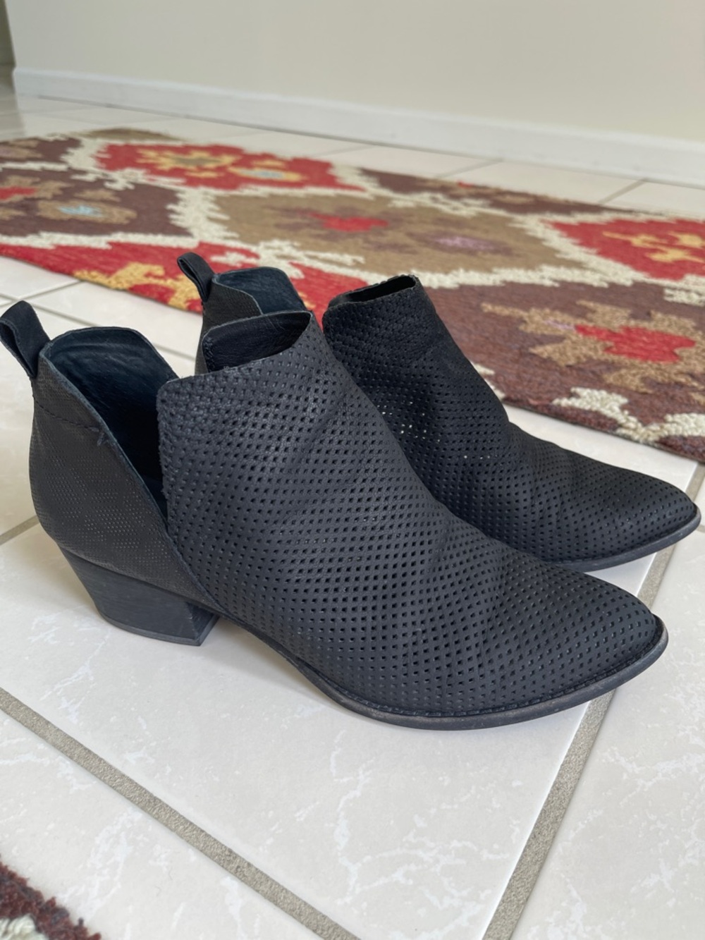 Dolce Vita “Sonya” Black Perforated Ankle Booties 10